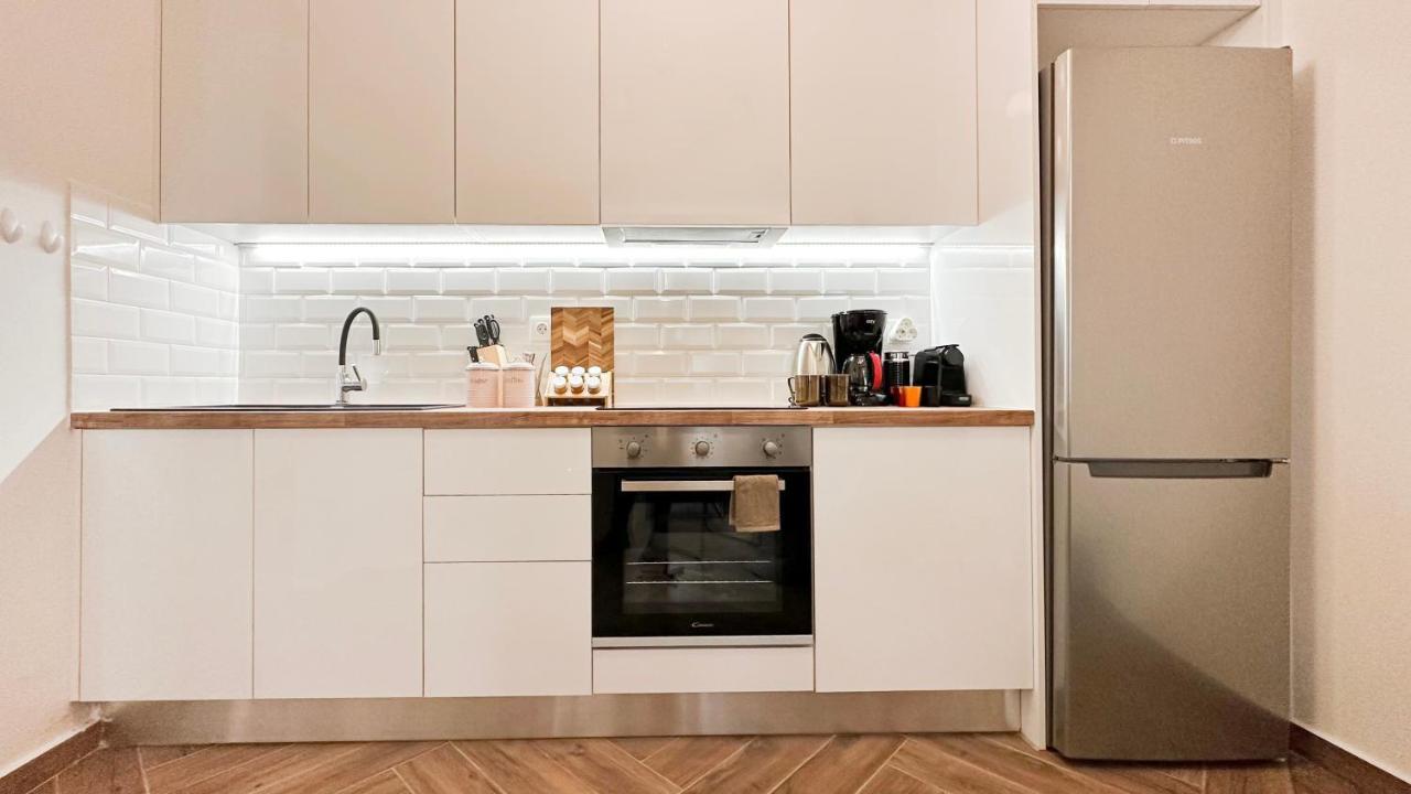 Apartamento Valtetsiou Central 50Sqm Apt In Atenas Exterior foto