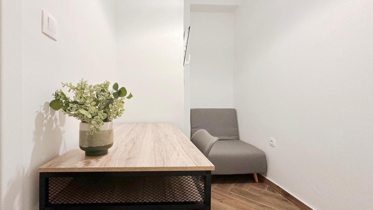 Apartamento Valtetsiou Central 50Sqm Apt In Atenas Exterior foto